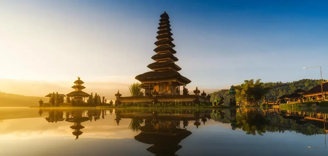 Bali Ulun Danu and Tanah Lot Tour Package